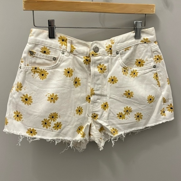 Reformation Pants - Reformation Daisy Jean Shorts High Rise Dazed White Size 27 Raw Edges